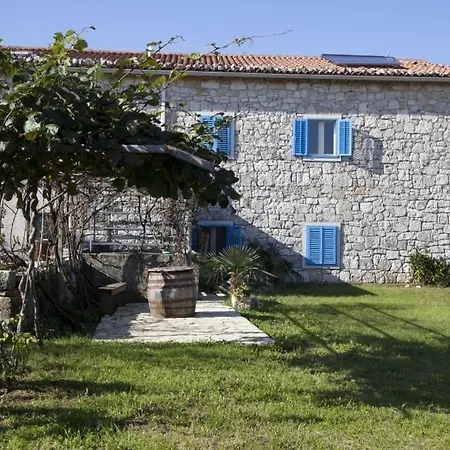 Apartment In With Air Conditioning, Wifi, Washing Machine 4982-4 Funtana