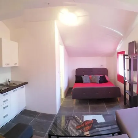 In With Air Conditioning, Wifi, Washing Machine 4982-4 *