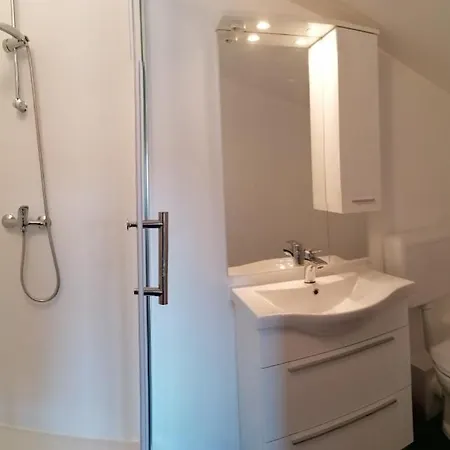 In With Air Conditioning, Wifi, Washing Machine 4982-4